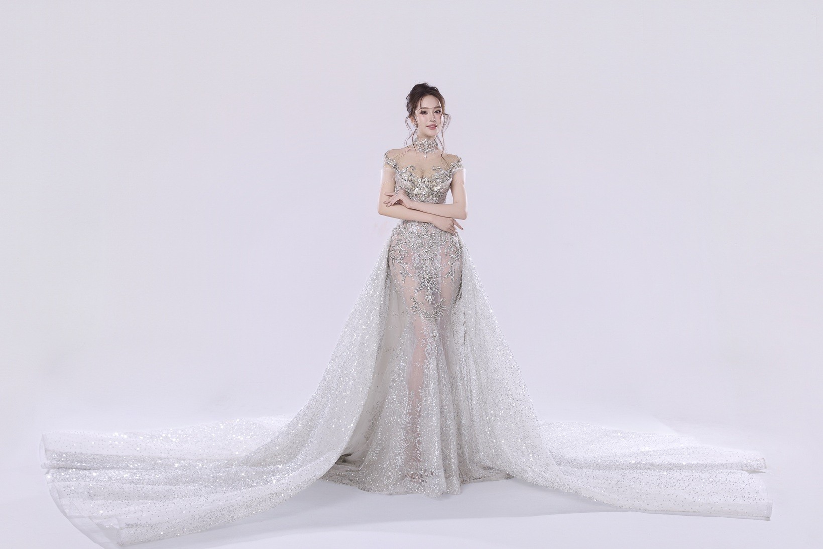 Hoa hậu Kỳ Duyên tung bộ ảnh rực rỡ trước thềm chung kết 'Hoa hậu & Nam vương du lịch Việt Nam 2026'