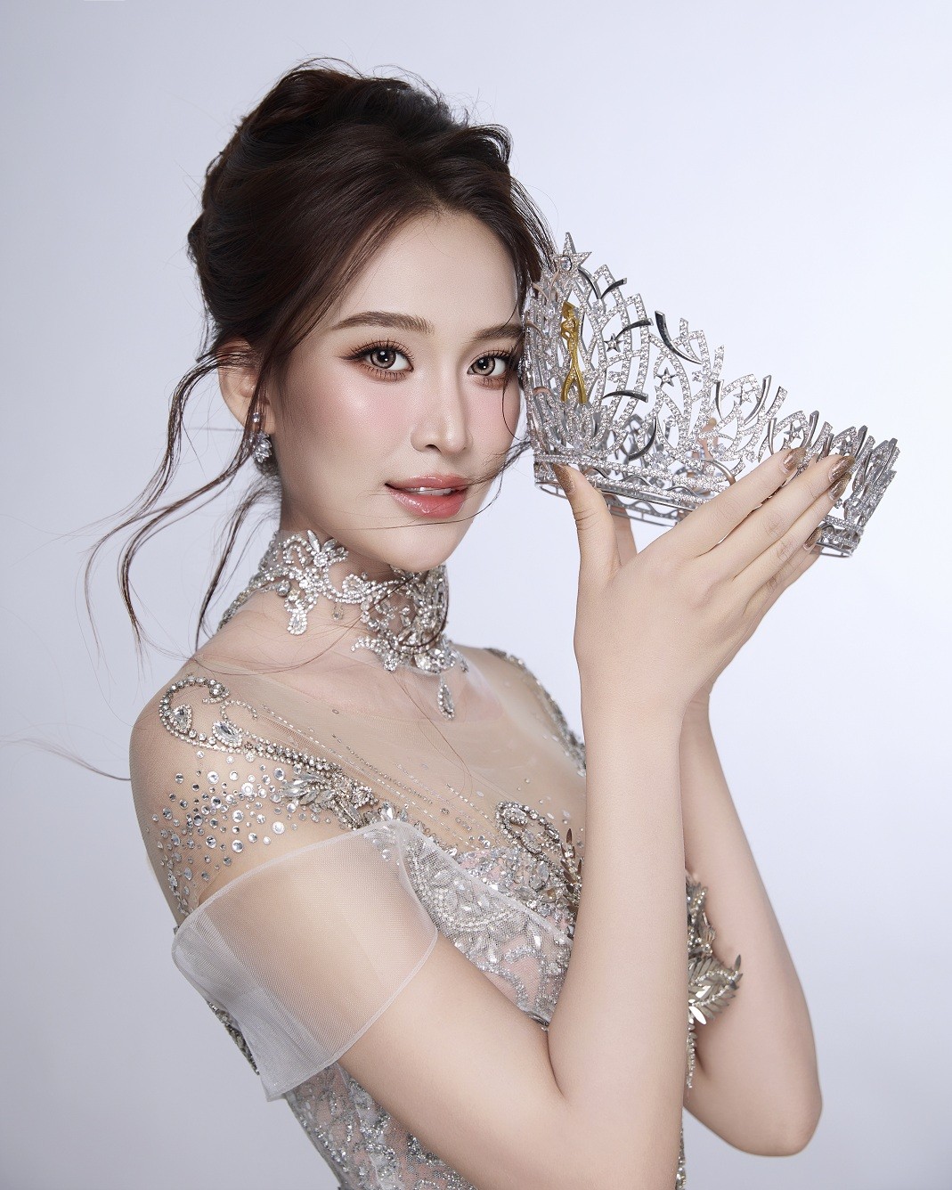 Hoa hậu Kỳ Duyên tung bộ ảnh rực rỡ trước thềm chung kết 'Hoa hậu & Nam vương du lịch Việt Nam 2026'