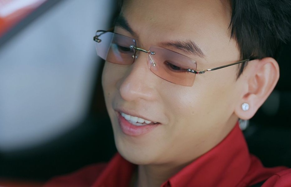'Soái ca làng hài' Huỳnh Quý gây bất ngờ với vai diễn hai tính cách trong 'Hợp đồng từ thượng đế'