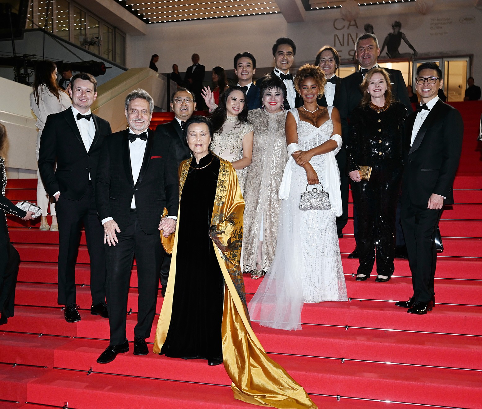 Ngôi sao điện ảnh Kiều Chinh cùng đoàn phim 'Chrysalis - Chiếc Kén' ghi dấu ấn nổi bật tại LHP Cannes 2026