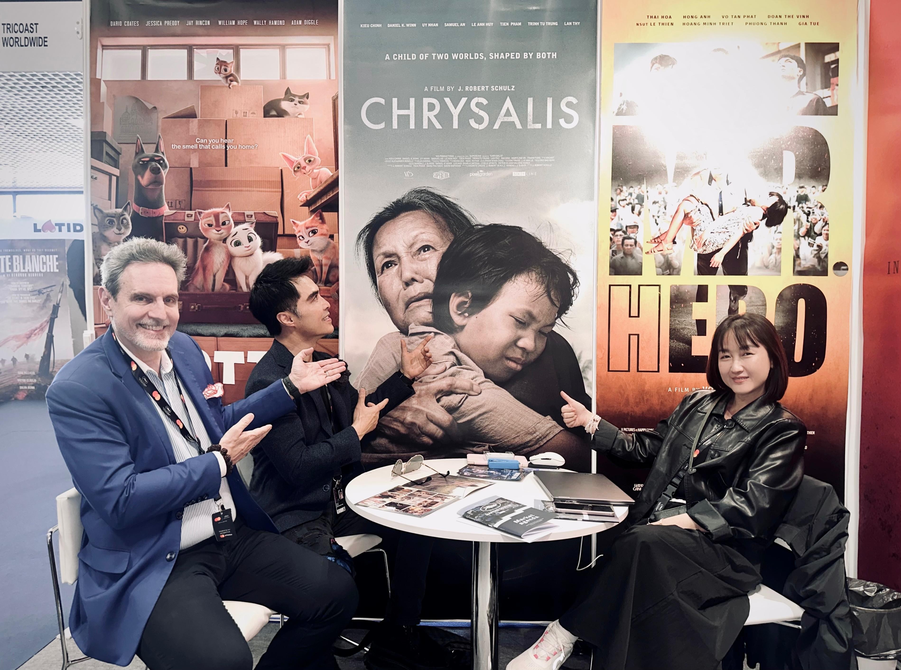 Ngôi sao điện ảnh Kiều Chinh cùng đoàn phim 'Chrysalis - Chiếc Kén' ghi dấu ấn nổi bật tại LHP Cannes 2026