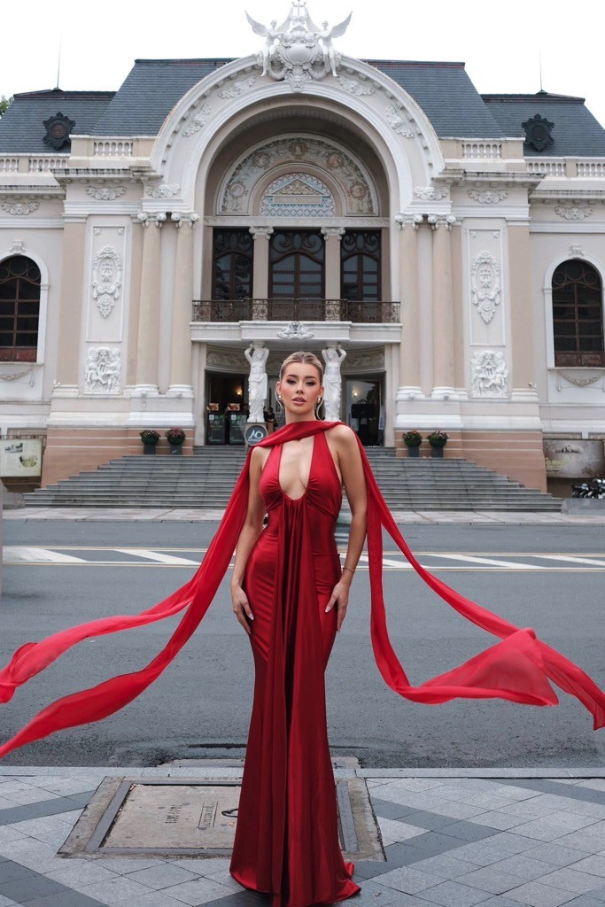 'Miss Cosmo 2025' Yolina Lindquist góp mặt trong Top 10 mỹ nhân đẹp nhất năm 2025