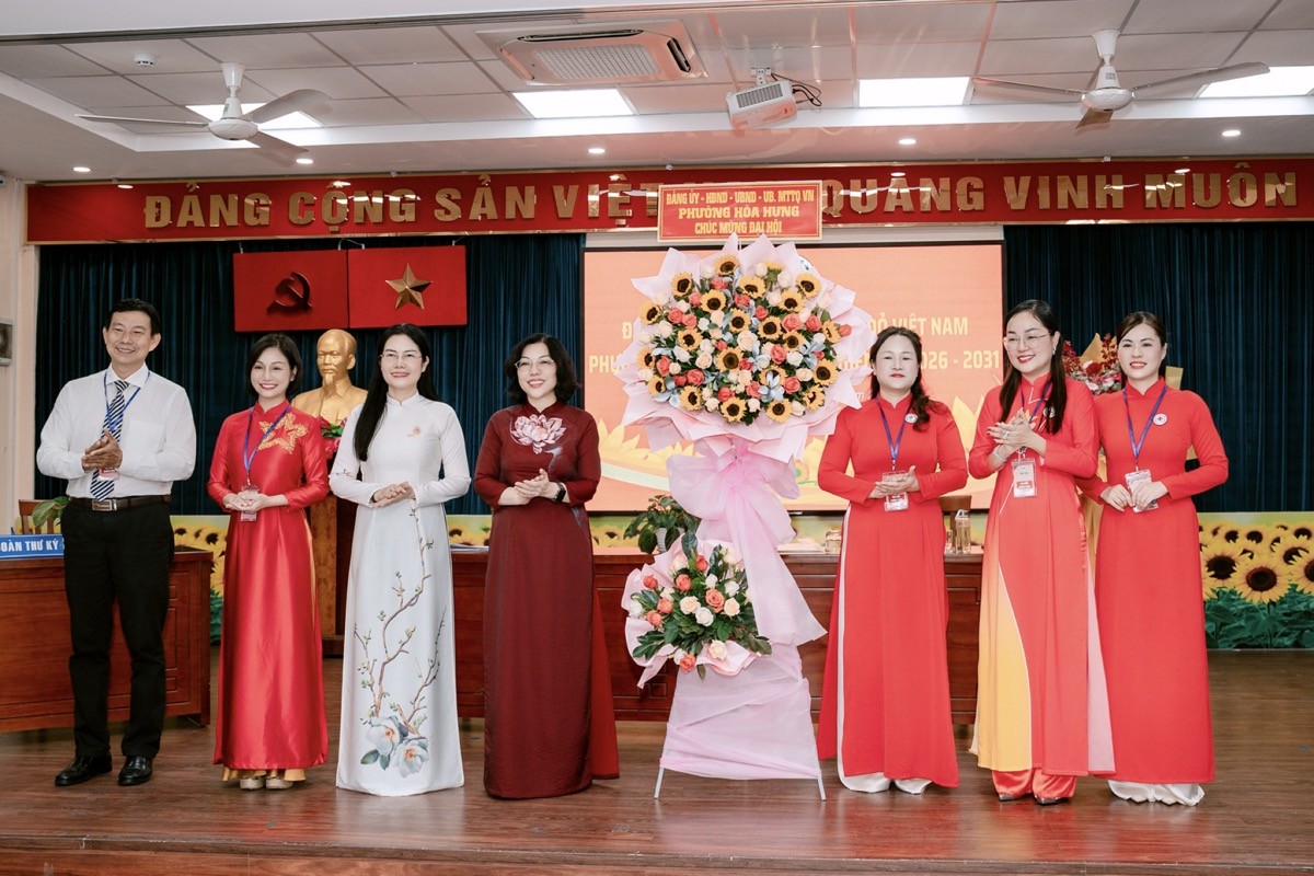 Hoa hậu Hoàng Thanh Nga chính thức trở thành Ủy viên Hội Chữ thập đỏ phường Hòa Hưng