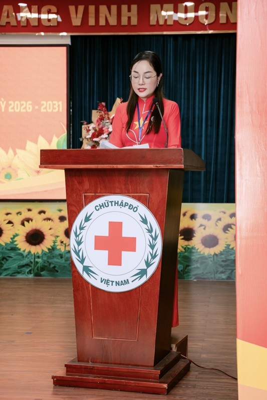 Hoa hậu Hoàng Thanh Nga chính thức trở thành Ủy viên Hội Chữ thập đỏ phường Hòa Hưng