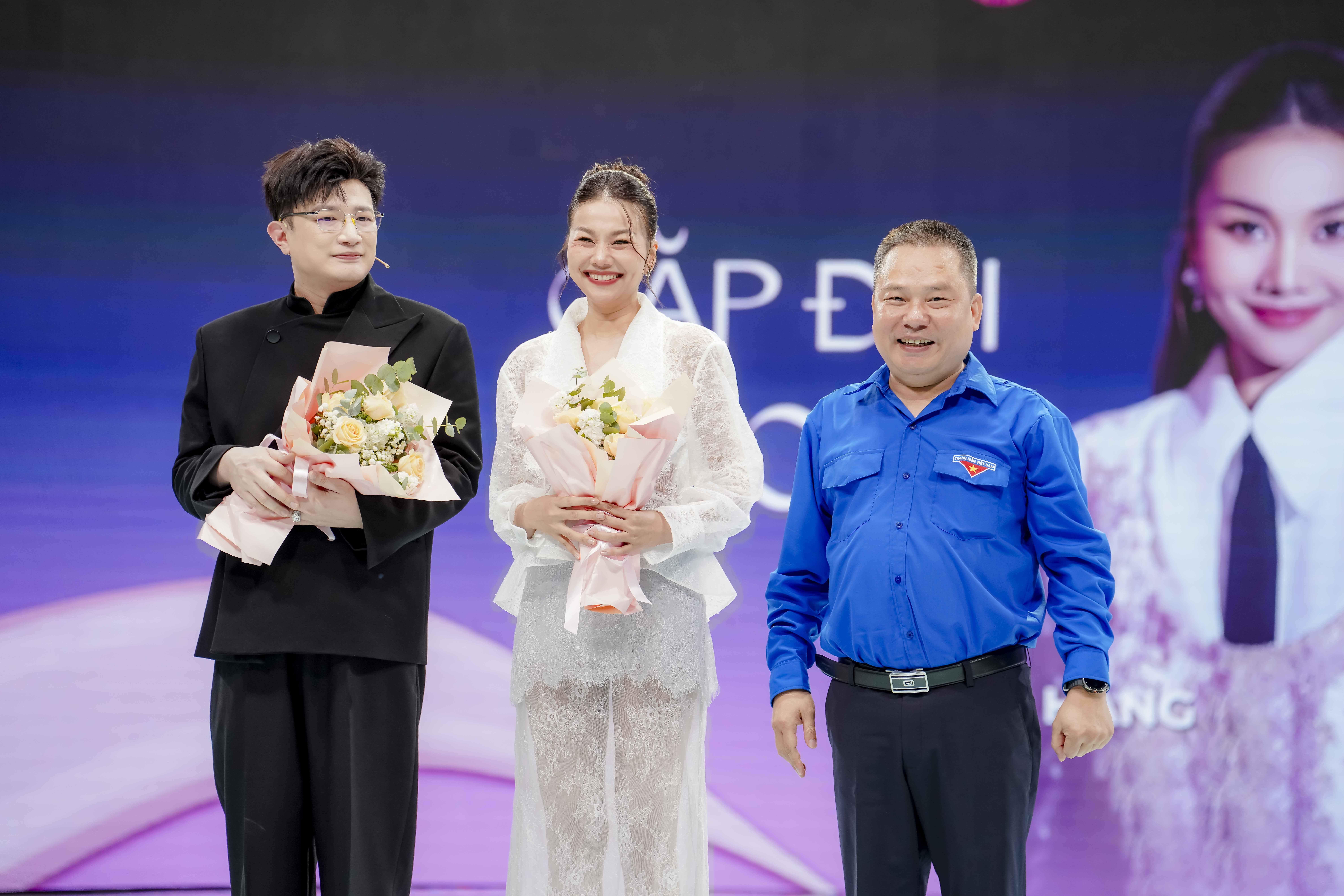 Tiếp tục đảm nhiệm Nhà sản xuất 'Hoa khôi sinh viên Việt Nam 2026', Dược sĩ Tiến còn sát cánh cùng Siêu mẫu Thanh Hằng trên 'ghế nóng'