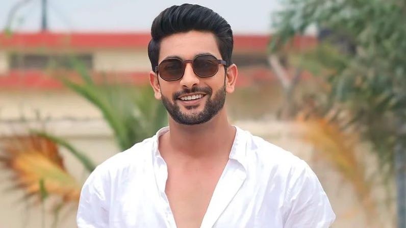 Từ 'soái ca' màn ảnh đến Hoàng tử gia tộc, Fahmaan Khan bùng nổ trong 'Nàng dâu bất đắc dĩ'