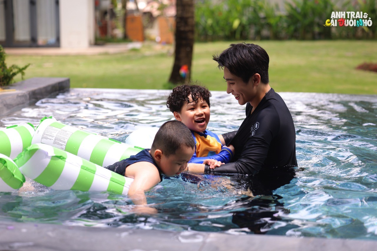 'Anh trai và cái đuôi nhỏ': 'Cán bộ' Sơn.K nghiêm túc chăm bẵm mấy 'cái đuôi nhỏ'