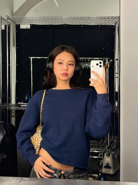 Jennie (BlackPink) bị chỉ trích dữ dội vì 'đụng chạm nam giới'