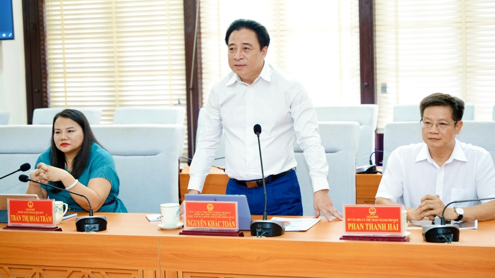 Chủ tịch UBND thành phố Nguyễn Khắc Toàn phát biểu tại buổi làm việc