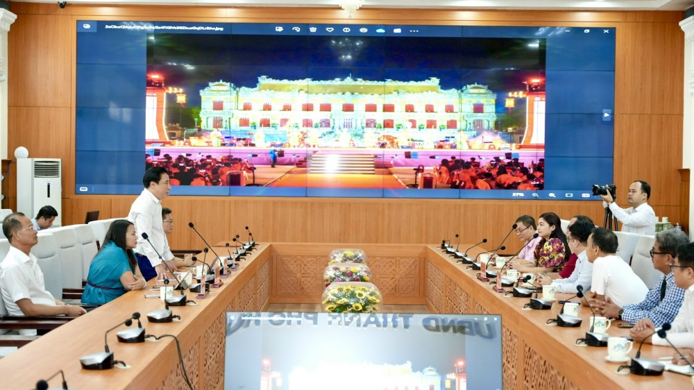 Tại buổi làm việc