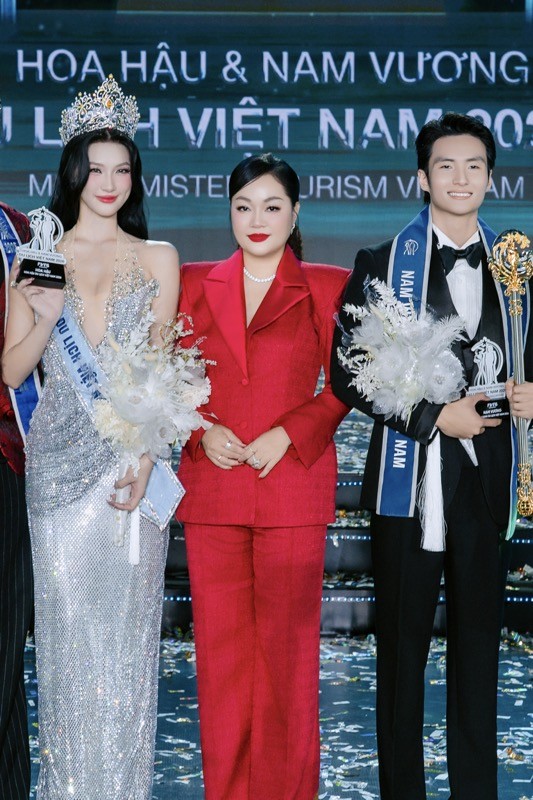 Hoa hậu Hoàng Thanh Nga ghi dấu ấn thanh lịch tại loạt sự kiện nổi bật