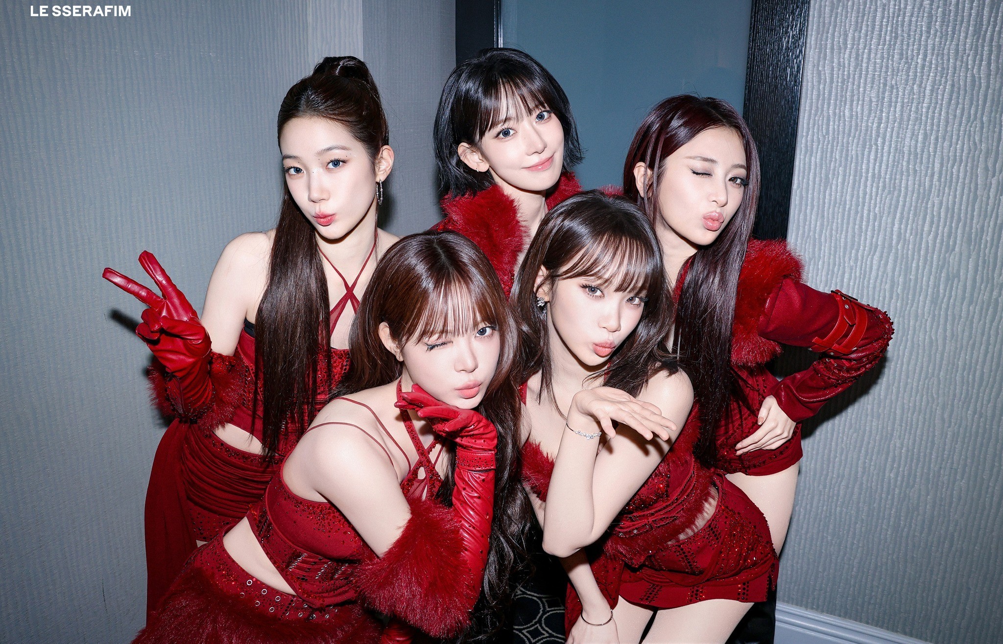 Nhóm nhạc K-pop Le sserafim gửi lời chào khán giả Việt, xác nhận kết hợp cùng bom tấn DC 'Supergirl'