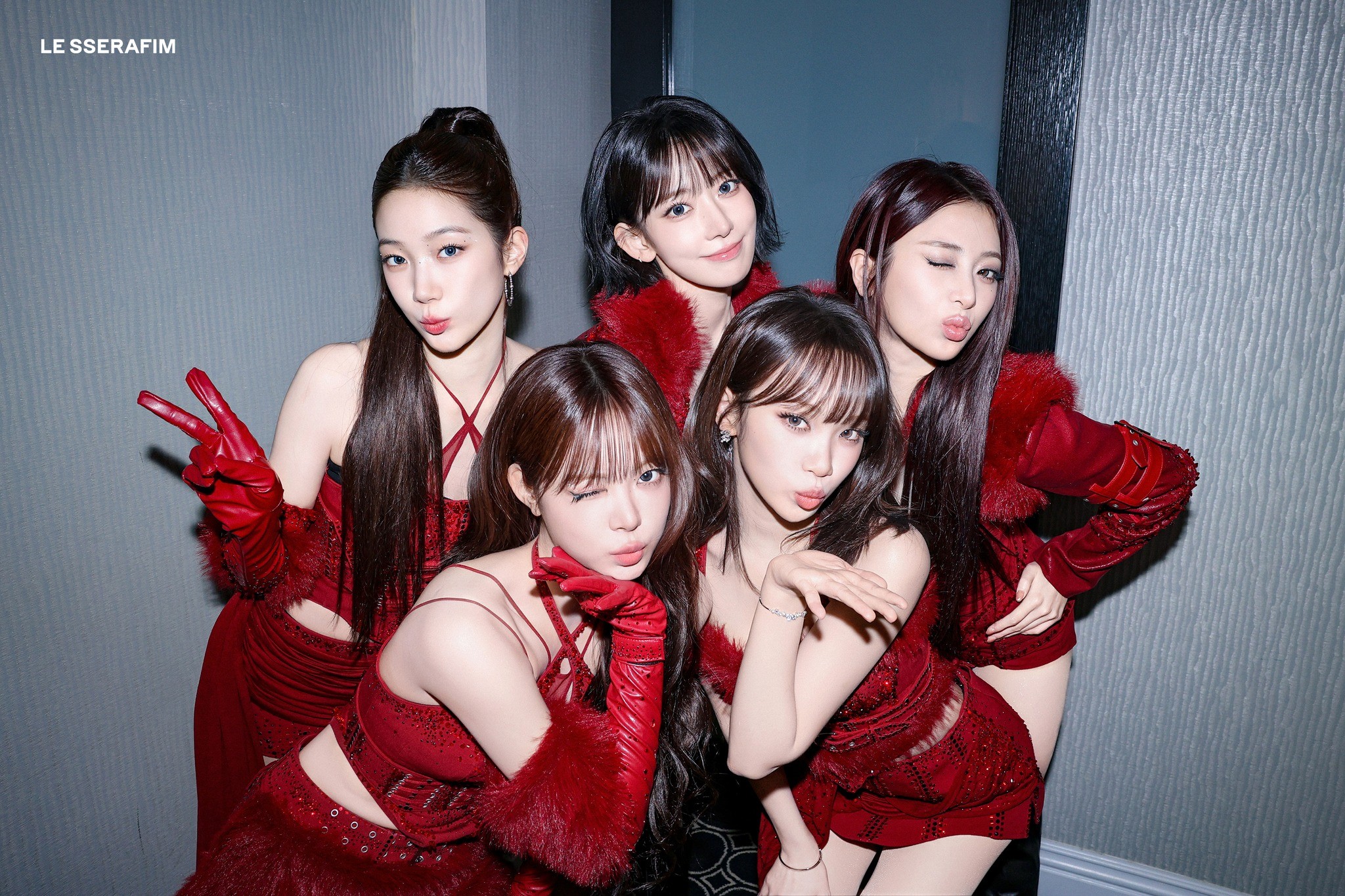 Nhóm nhạc K-pop Le sserafim gửi lời chào khán giả Việt, xác nhận kết hợp cùng bom tấn DC 'Supergirl'