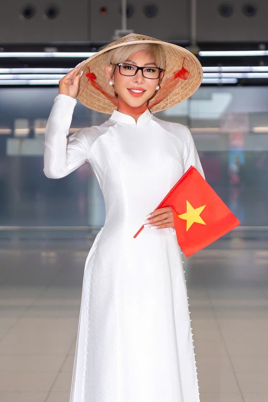 Mang áo dài, nón lá đến Thái Lan, Vân Phạm bắt đầu hành trình quảng bá hình ảnh Việt Nam