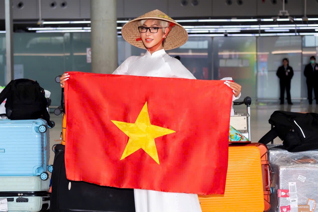 Mang áo dài, nón lá đến Thái Lan, Vân Phạm bắt đầu hành trình quảng bá hình ảnh Việt Nam