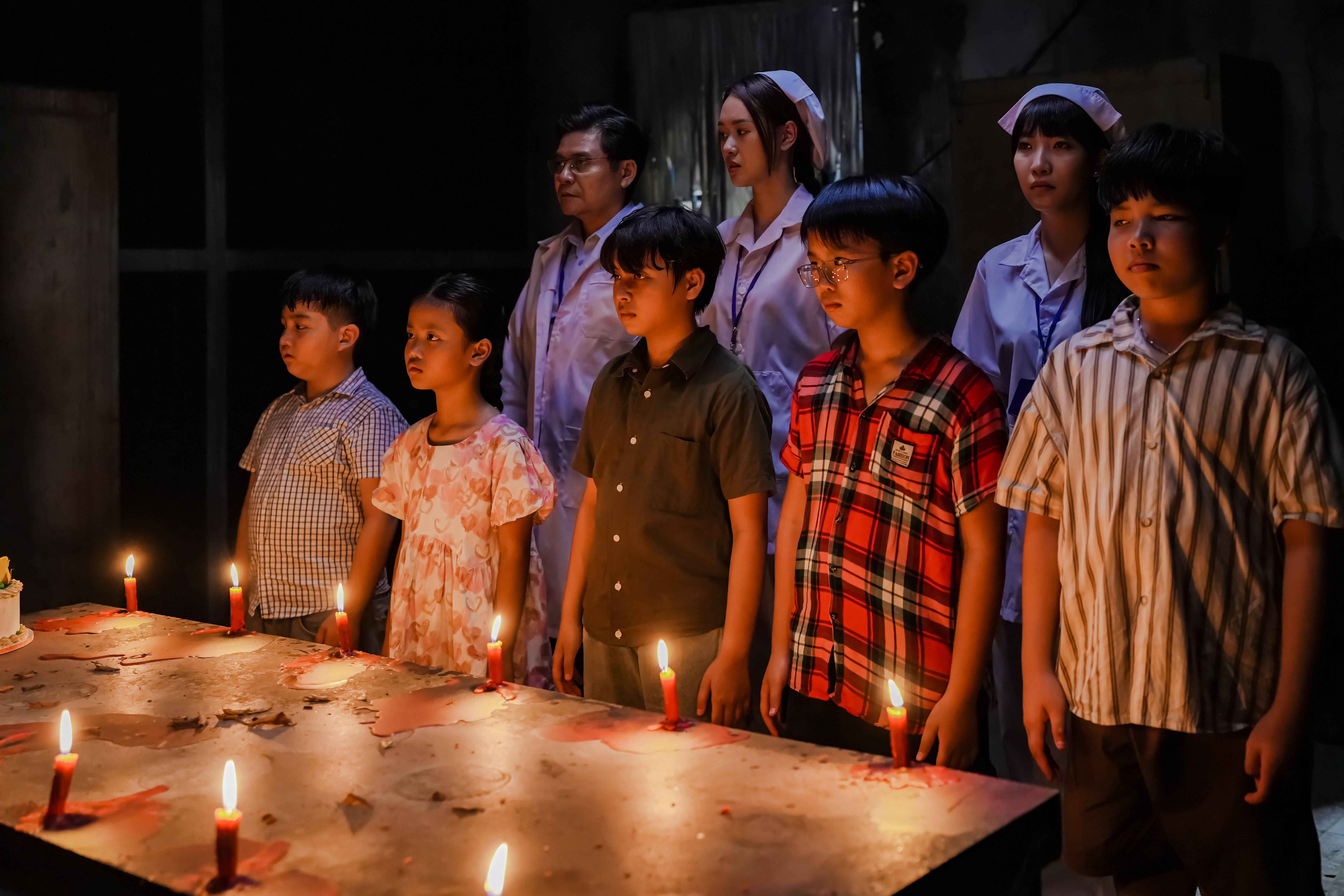 Bữa tiệc sinh nhật biến thành ác mộng: Những hình ảnh ám ảnh nhất từ 'Quỷ bắt hồn'
