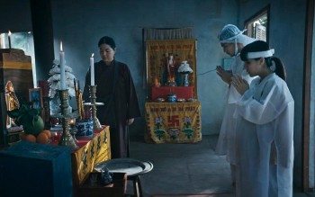 'Ma xó' gây sốt phòng vé, thu 10 tỷ đồng chỉ sau 15 giờ chiếu sớm