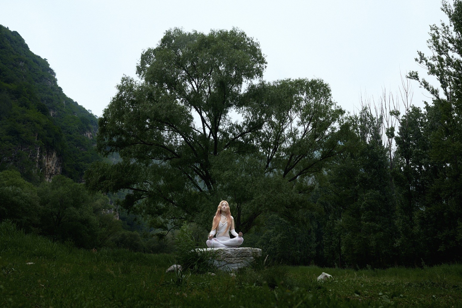 Chi Pu chính thức tái xuất đường đua Vpop bằng MV 'Mirror', mở đường cho album mới