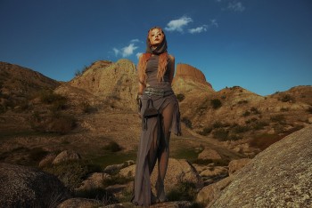 Chi Pu chính thức tái xuất đường đua Vpop bằng MV 'Mirror', mở đường cho album mới