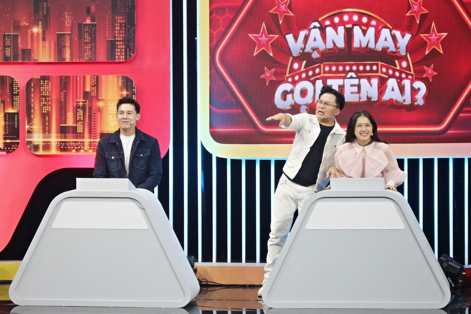 'Vận may gọi tên ai?' tập 14: Đại Nghĩa chạnh lòng khi bị Nhã Thy gọi bằng 'chú' trên sóng truyền hình