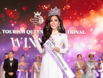 Vân Phạm đăng quang 'Mrs. Tourism Queen International 2026', mang về cú đúp danh hiệu cho Việt Nam