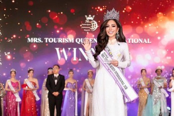 Vân Phạm đăng quang 'Mrs. Tourism Queen International 2026', mang về cú đúp danh hiệu cho Việt Nam