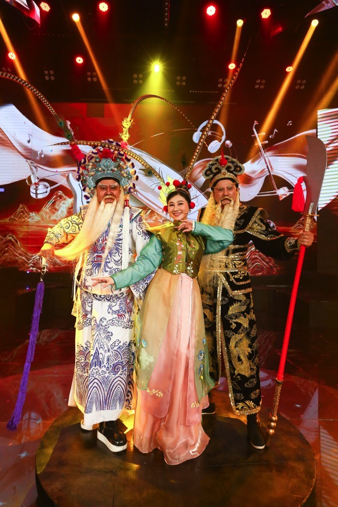 'Nghệ thuật & Chạm' tập 1: NSND Quế Trân kết hợp cùng ca sĩ trẻ TIA, đưa ký ức của cố NSND Thanh Tòng lên sân khấu đương đại