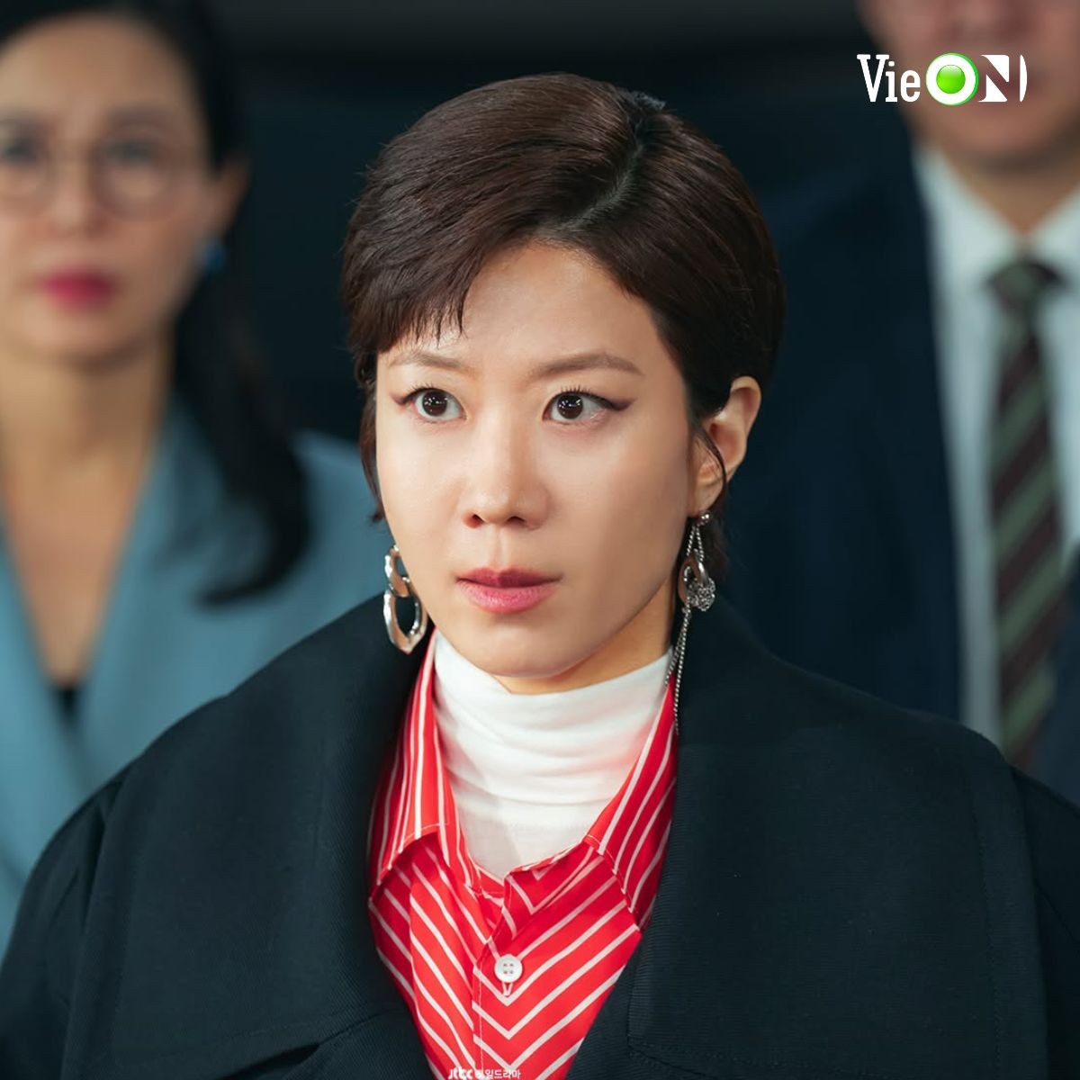 Vượt định kiến idol đóng phim, Lee Jun Young giúp 'Chủ tịch tập sự' thành công với rating cao ngất