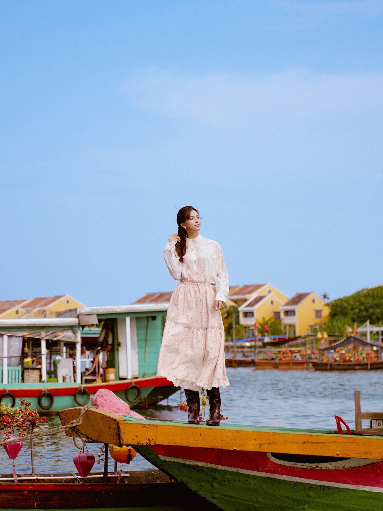 Hoa hậu Tiểu Vy sau 8 năm đăng quang: Từ nàng hậu trẻ đến nữ chính phim điện ảnh ăn khách