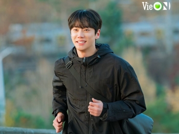 Vượt định kiến idol đóng phim, Lee Jun Young giúp 'Chủ tịch tập sự' thành công với rating cao ngất