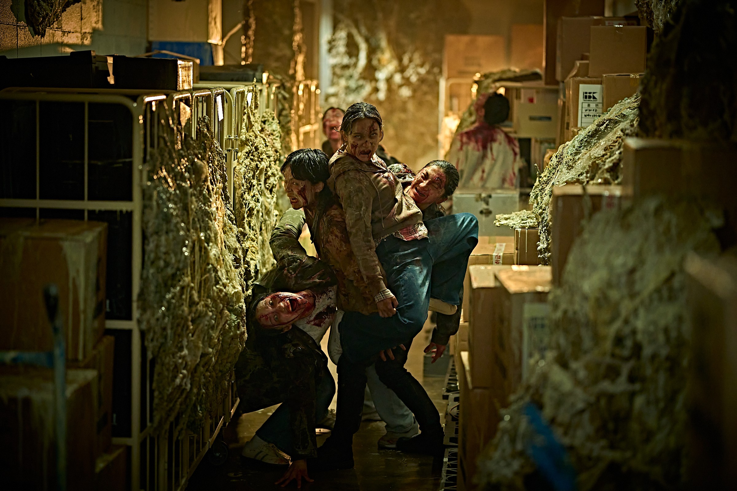 Vượt xa 'Train to Busan', 'Colony' gây sốt màn ảnh châu Á với bầy xác sống biết tiến hóa
