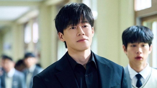 'Teach You a Lesson' lọt Top 3 Netflix, trở thành hiện tượng toàn cầu