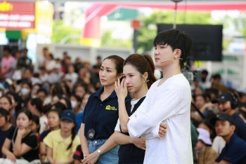 Hương Tràm xúc động, Khánh Vy nghẹn ngào trở về quê hương tham gia ghi hình 'Mái ấm gia đình Việt'