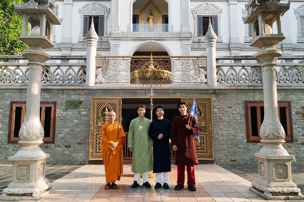 Steven Nguyễn, Ninh Dương Story, Hoa hậu Lê Hoàng Phương gây bất ngờ khi lần đầu làm hướng dẫn viên du lịch cho 'Wow Ho Chi Minh City'