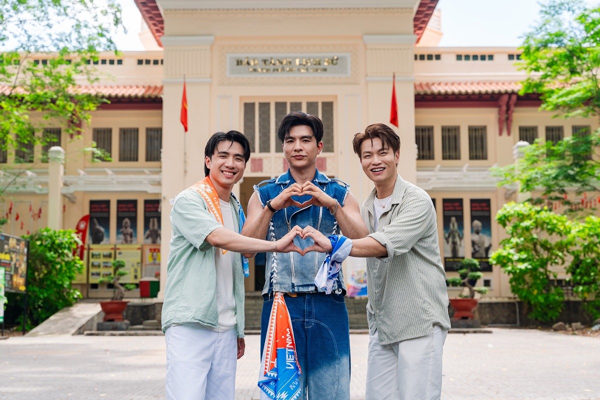 Steven Nguyễn, Ninh Dương Story, Hoa hậu Lê Hoàng Phương gây bất ngờ khi lần đầu làm hướng dẫn viên du lịch cho 'Wow Ho Chi Minh City'