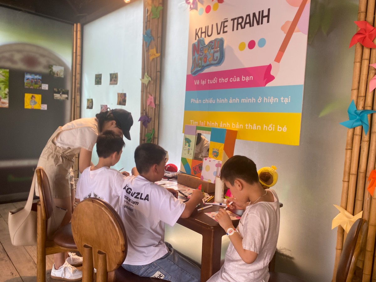Không gian tuổi thơ giữa lòng Hà Nội thu hút nhiều thế hệ tham gia