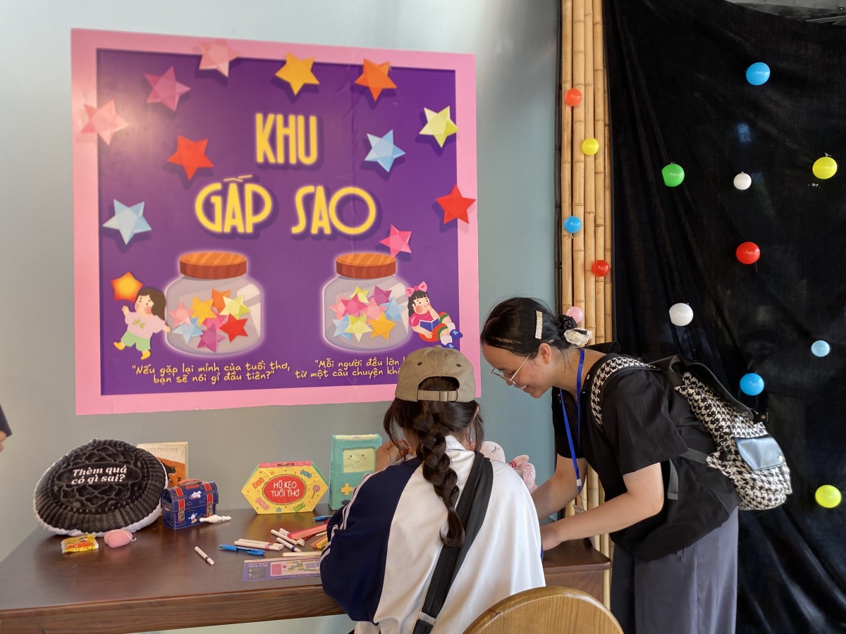 Không gian tuổi thơ giữa lòng Hà Nội thu hút nhiều thế hệ tham gia