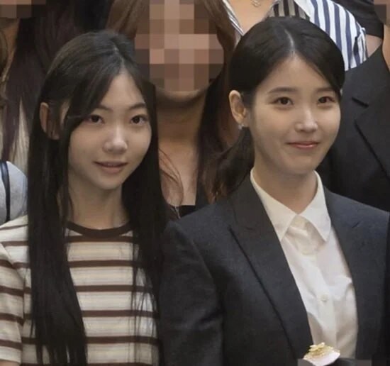 IU lần đầu lộ diện giữa loạt lùm xùm chấn động