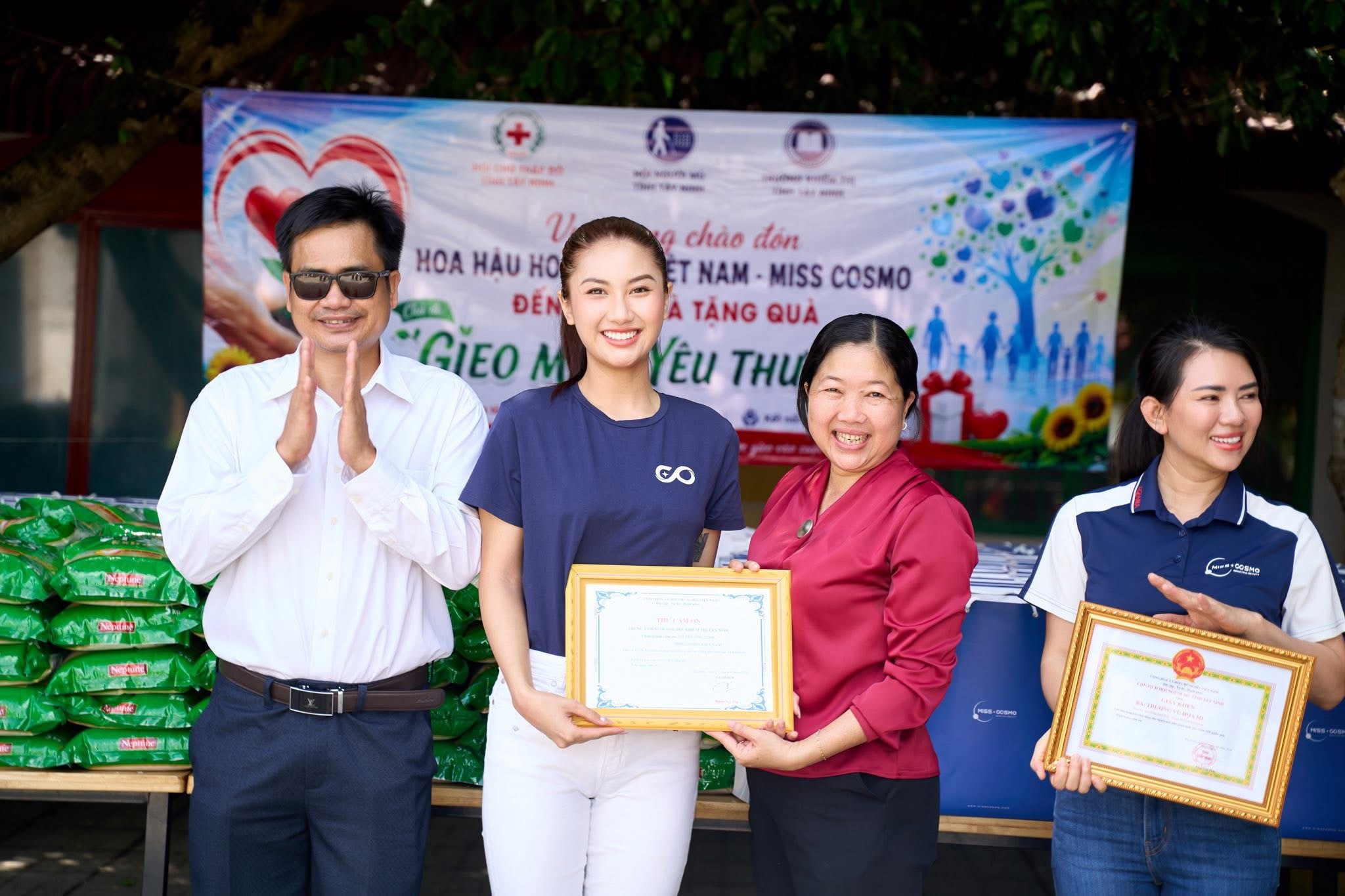 'Miss Cosmo' và 'Hoa hậu hoàn vũ Việt Nam' lan tỏa những giá trị tích cực đến xã hội trong tháng hành động vì cộng đồng
