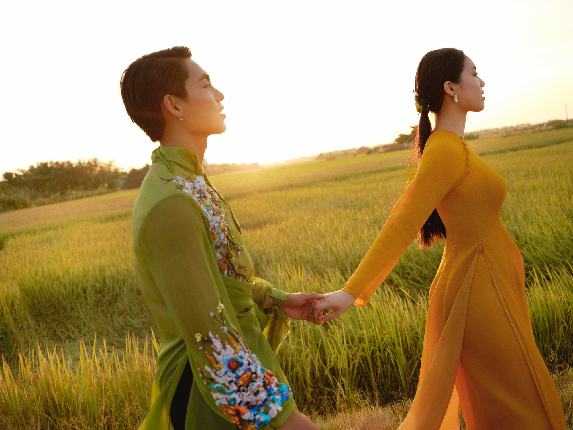 Đẹp, lạ và đầy tham vọng: Mono mở màn album 2 bằng một bản tình ca giữa Hoàng thành Huế