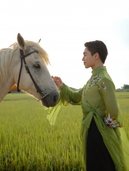 Đẹp, lạ và đầy tham vọng: Mono mở màn album 2 bằng một bản tình ca giữa Hoàng thành Huế