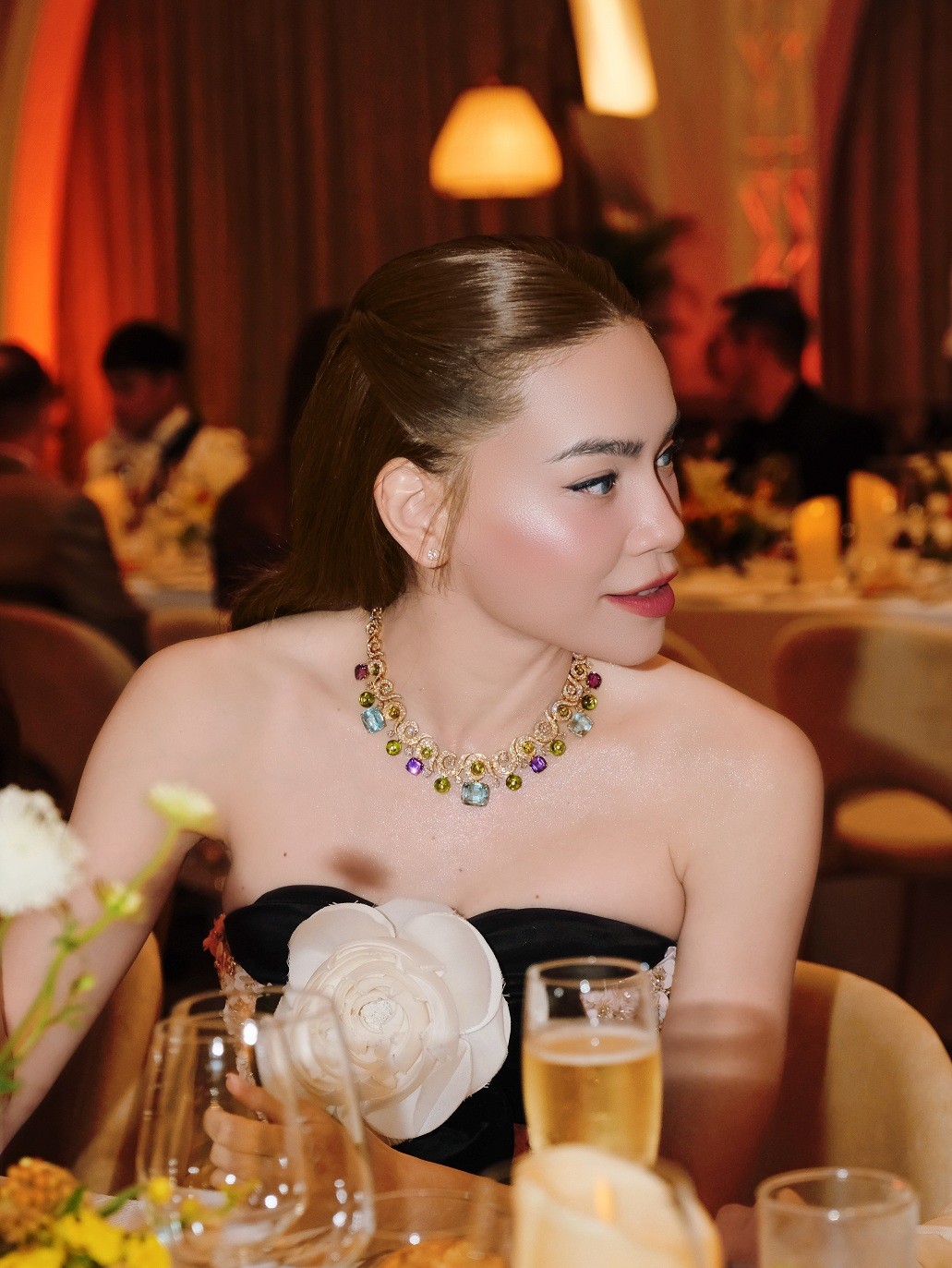 Hồ Ngọc Hà - Kim Lý thu hút truyền thông tại Singapore, hội ngộ 'Miss Universe' Pia Wurtzbach