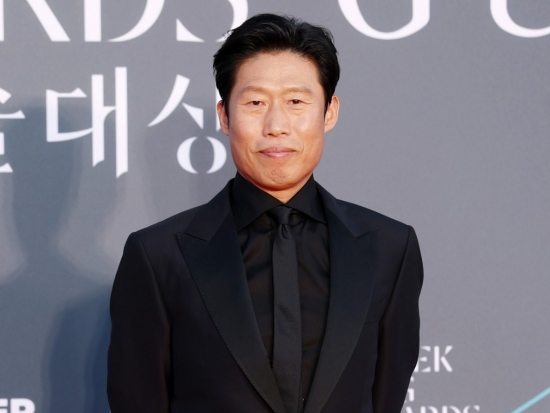 Yu Hae-jin: Người đàn ông của những vai phụ bước ra ánh đèn rực rỡ