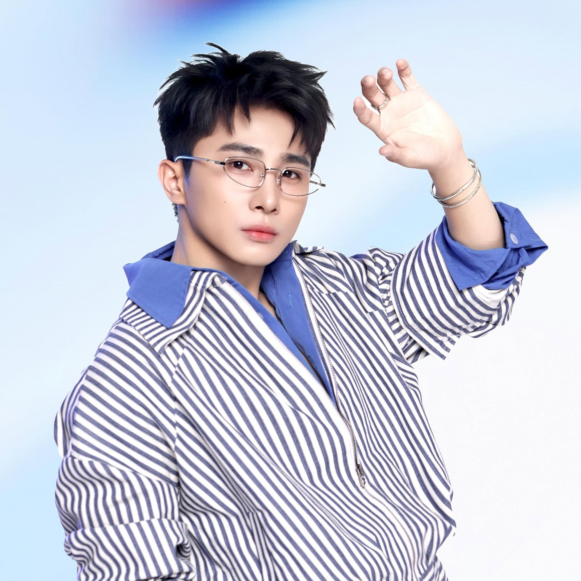 Sơn.K cùng fan tạo nên phiên bản MV đặc biệt 'Đấng sinh thành' và nhiều điều ý nghĩa nhân Ngày của cha
