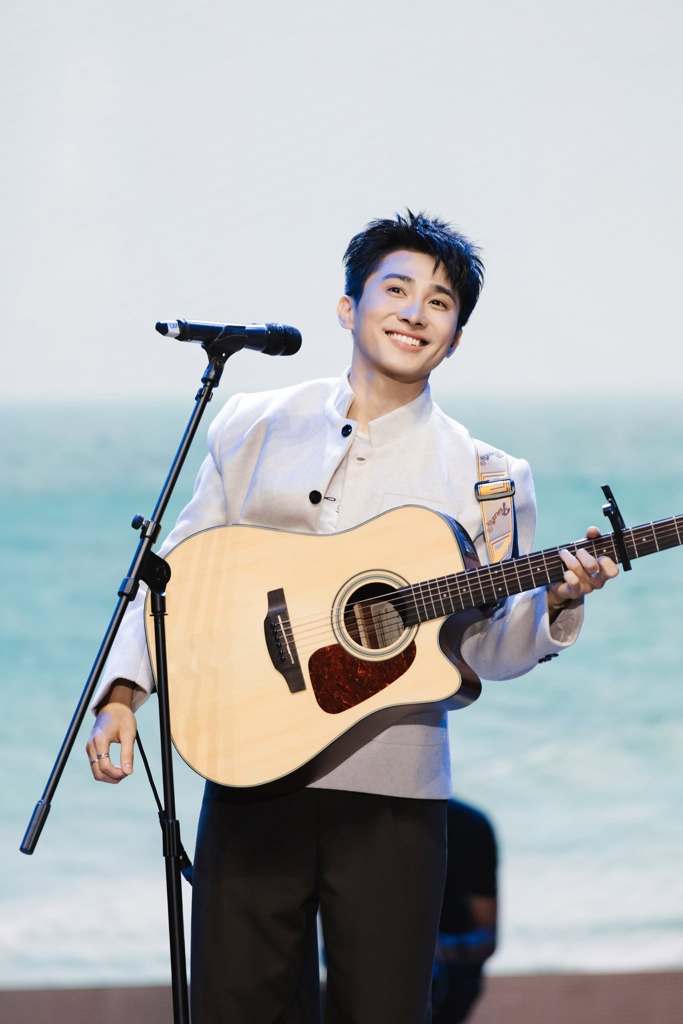Sơn.K cùng fan tạo nên phiên bản MV đặc biệt 'Đấng sinh thành' và nhiều điều ý nghĩa nhân Ngày của cha