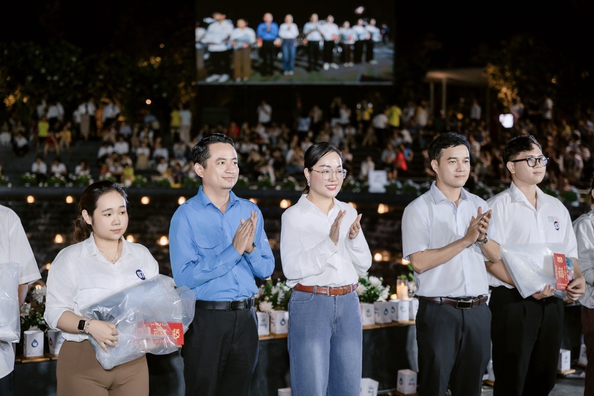 Hoa hậu Hoàng Thanh Nga lan tỏa yêu thương tại chương trình tưởng niệm nạn nhân đại dịch Covid-19