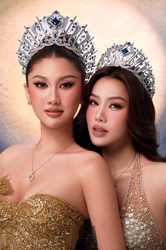 Đương kim 'Hoa hậu hoàn vũ Việt Nam' Phương Linh và 'Miss Cosmo Vietnam 2026' Đỗ Cẩm Ly đánh dấu một năm đăng quang bằng bộ ảnh đặc biệt