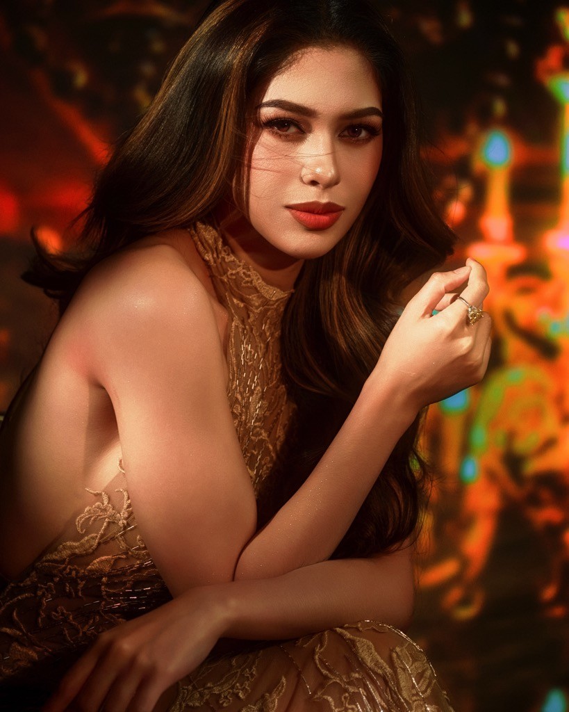 Đương kim 'Hoa hậu hoàn vũ Việt Nam' Phương Linh và 'Miss Cosmo Vietnam 2026' Đỗ Cẩm Ly đánh dấu một năm đăng quang bằng bộ ảnh đặc biệt
