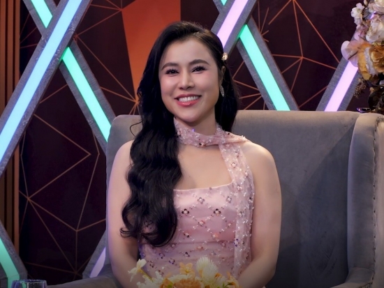 Ca sĩ Hồng Gấm: Hành trình từ 'kẻ mộng mơ' bị gia đình phản đối đến ca sĩ tỏa sáng bằng thực lực