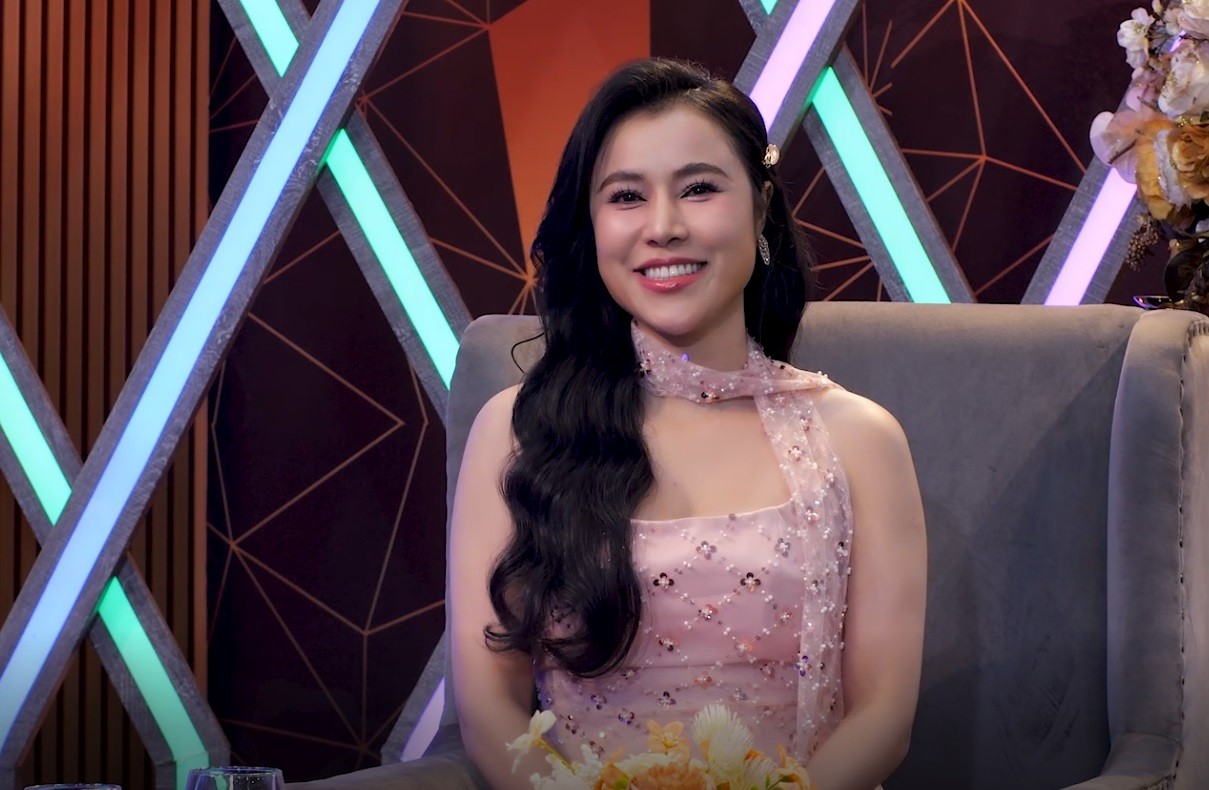 Ca sĩ Hồng Gấm: Hành trình từ 'kẻ mộng mơ' bị gia đình phản đối đến ca sĩ tỏa sáng bằng thực lực